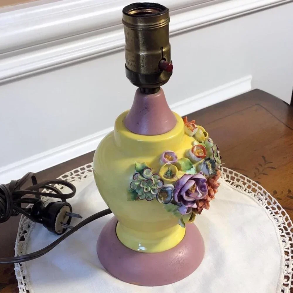 MCM porcelain floral boudoir lamp - Picture 3 of 11